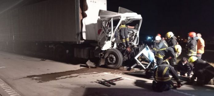 FUERTE CHOQUE ESTA MADRUGADA ENTRE DOS CAMIONES SOBRE RUTA 158