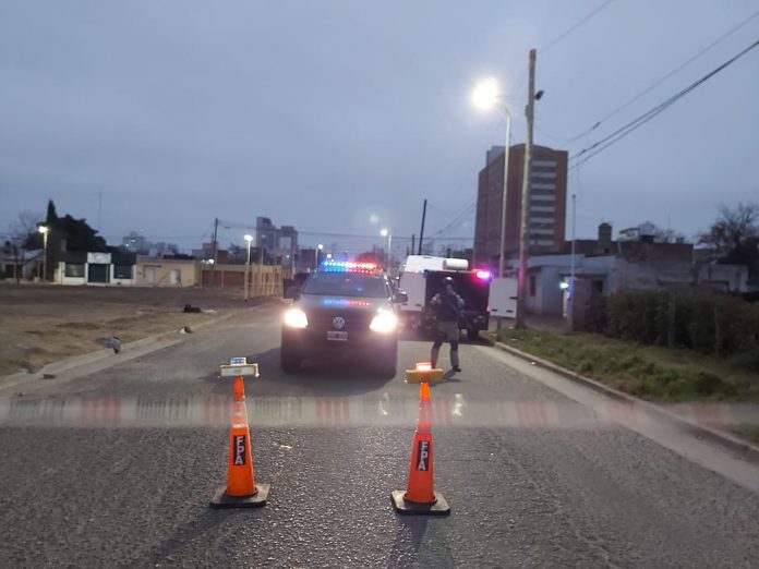 UN PERRO DE LA FPA HALLÓ DROGAS OCULTAS EN UN PUNTO DE VENTA DE RÍO CUARTO. DOS DETENIDOS