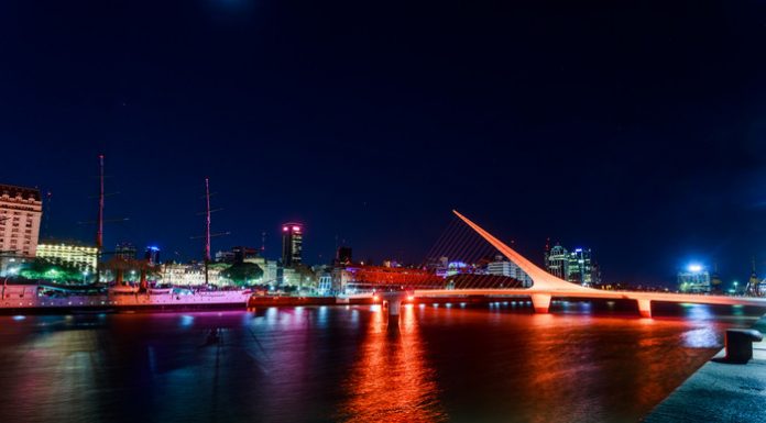 ARGENTINA SE TIÑO DE NARANJA POR EL DIA MUNDIAL DE LA ESCLEROSIS MÚLTIPLE PUENTE DE LA MUJER BS AS