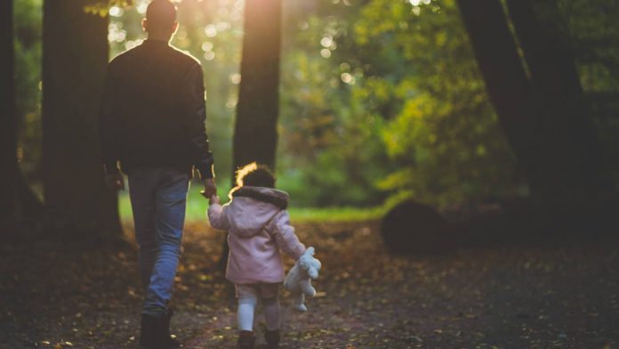 VOLVERIAN LAS CLASES, PERO PROHIBIRIAN FESTEJOS DEL DIA DEL PADRE