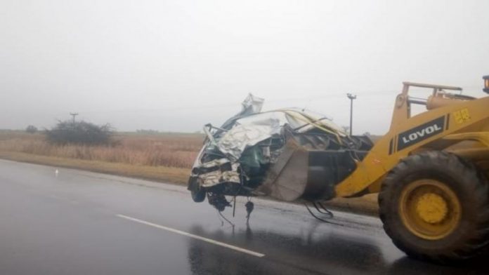 DOS NENES EN GRAVE ESTADO Y DOS MUERTOS DEJO UN CHOQUE FRONTAL ESTA MAÑANA LLUVIOSA