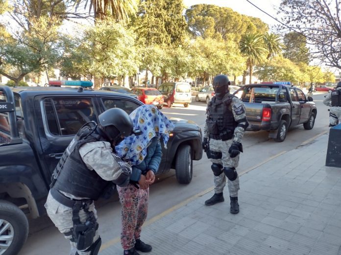 TRES DETENIDAS POR COMERCIALIZACION DE DROGAS