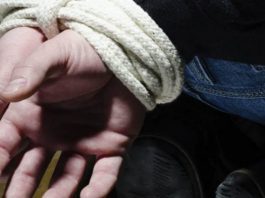 LOS MANIATARON Y LES ROBARON EUROS Y DÓLARES: ZONA RURAL DE LAS PERDICES