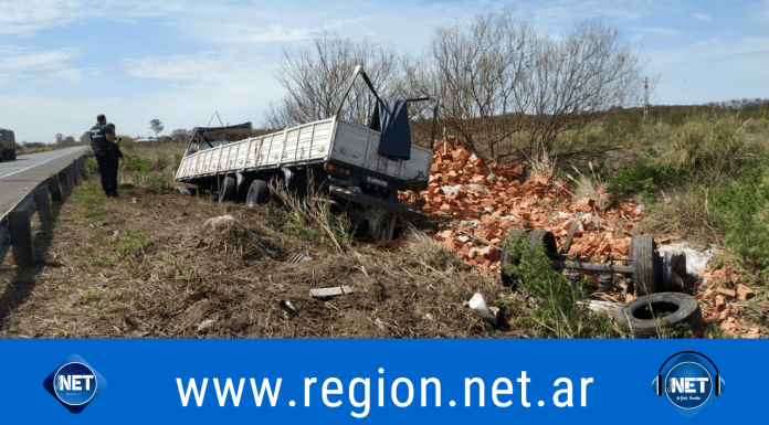 POR EL CANSACIO UN CHOFER DESPISTO SU CAMION EN RUTA 158