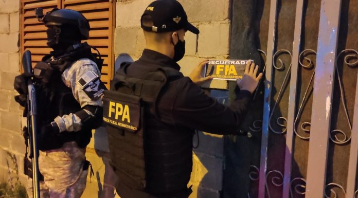 CONFISCAN UNA CASA DE DROGAS Y DETIENEN A MAS MIEMBROS DE LA BANDA DE RECORTE