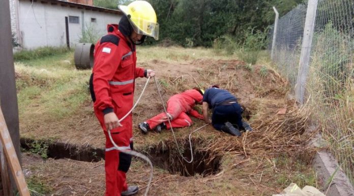 BOMBEROS RESCATARON A UN HOMBRE QUE CAYO A UN POZO DE 9 METROS