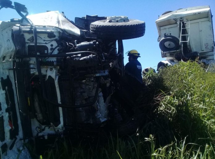 UN CHOFER MUERTO EN UN CHOQUE ENTRE CAMIONES EN LA RUTA 158