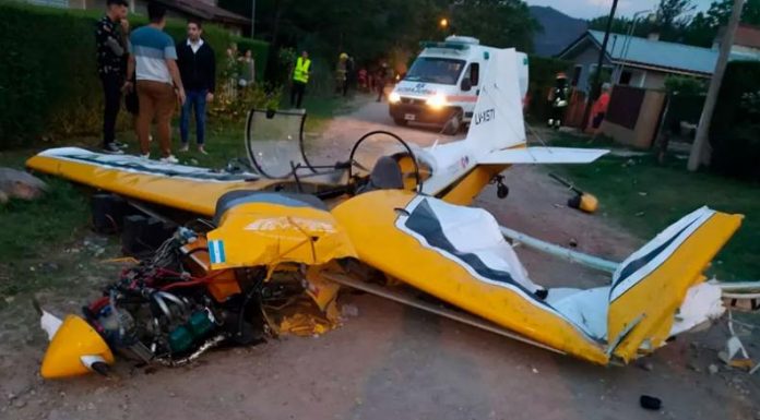 TRES HERIDOS DE GRAVEDAD AL CAER UNA AVIONETA EN VILLA GENERAL BELGRANO