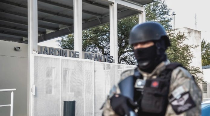 VENDIAN DROGAS FRENTE A UN JARDIN Y A METROS DE UNA ESCUELA