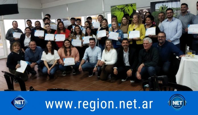 PRIMEROS EGRESADOS DEL INSTITUTO ARGENTINO DEL MANÍ