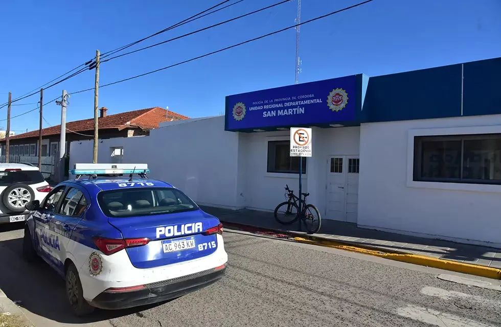 Por “vejaciones y daños” fueron detenidos dos policías en Villa María