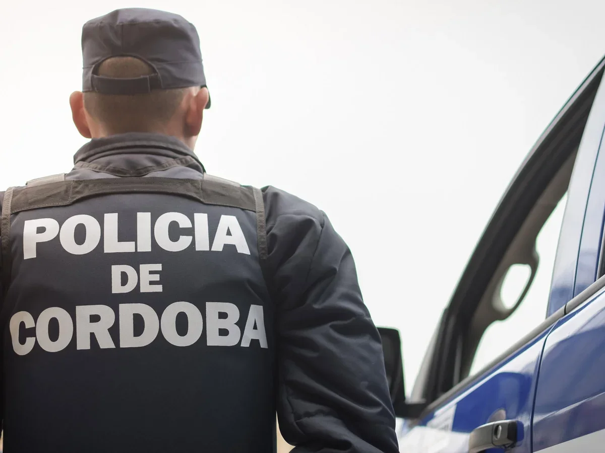 Por “vejaciones y daños” fueron detenidos dos policías en Villa María