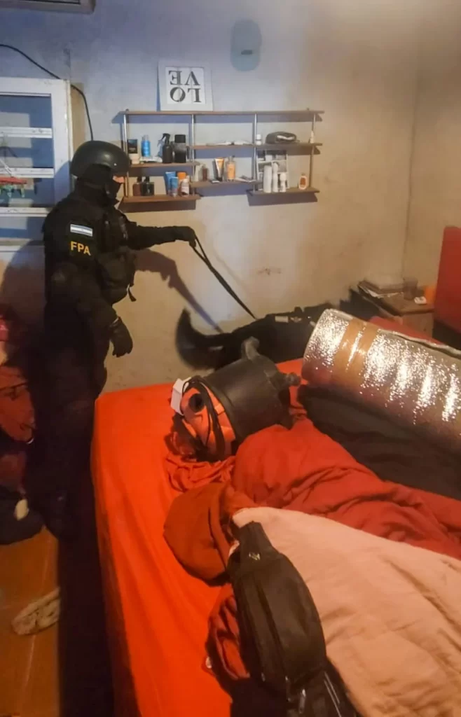 Incautan drogas y arma de fuego en un allanamiento en Villa María