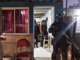 Incautan drogas y arma de fuego en un allanamiento en Villa María