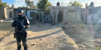 Detienen a narco en Villa Nueva mientras fraccionaba cientos de dosis de cocaína