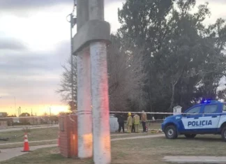 Un bombero murió en un choque frontal contra un monumento en Las Higueras