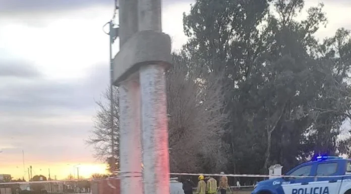 Un bombero murió en un choque frontal contra un monumento en Las Higueras