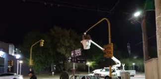 Herido en su rostro tras chocar contra un semáforo de la ruta 158