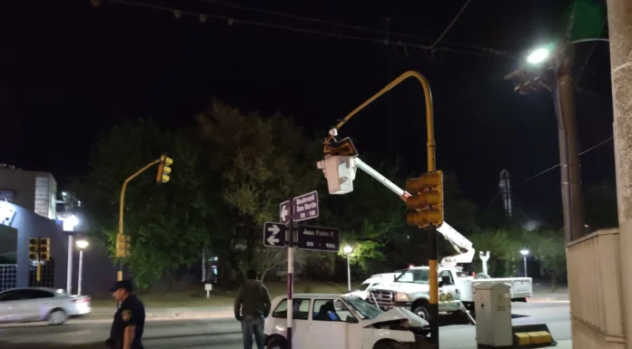 Herido en su rostro tras chocar contra un semáforo de la ruta 158