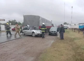 Trágico accidente en el acceso Sur a Carnerillo: automóvil colisiona contra un camión estacionado