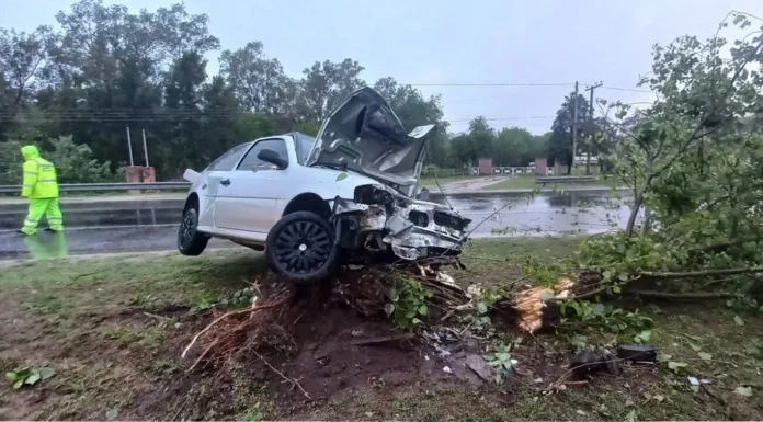 Accidente en ruta 158 en acceso a Villa María: un joven chocó contra un árbol y fue hospitalizado