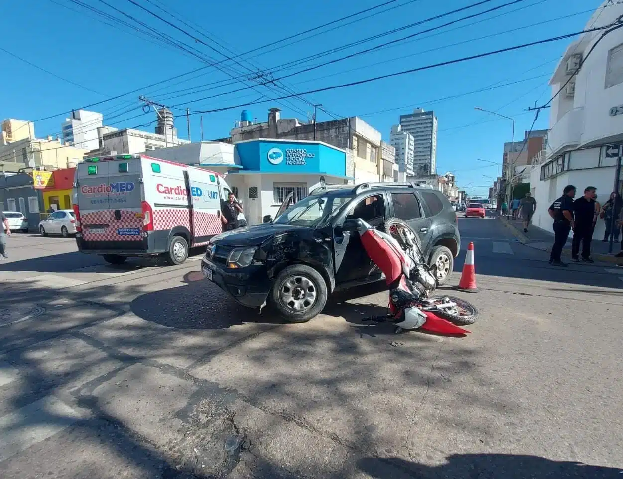 Motociclista gravemente herida tras colisionar contra una camioneta en Río Cuarto