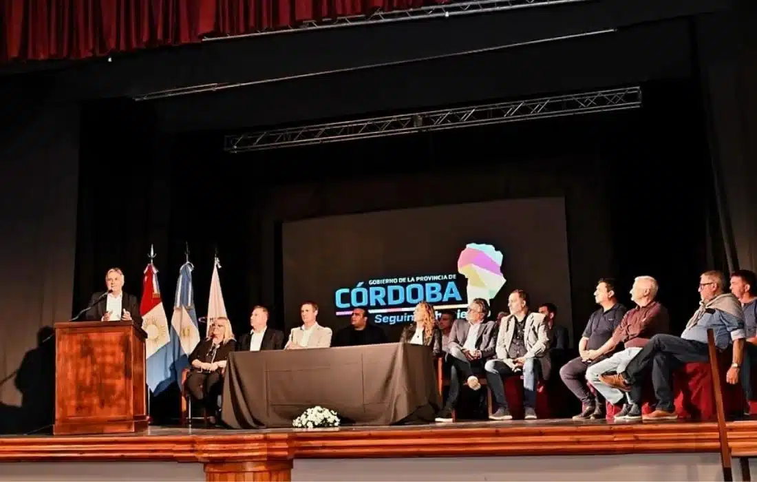 Llaryora en General Cabrera: además de entregas se comprometió por otros $400 millones en inversión Llaryora en General Cabrera: además de entregas se comprometió por otros $400 millones en inversión
