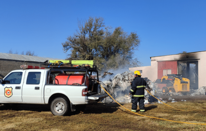 Incendio en dos depósitos de reciclaje en Las Perdices y Dalmacio Vélez en menos de 48 horas