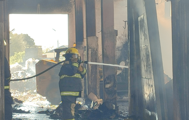 Incendio en dos depósitos de reciclaje en Las Perdices y Dalmacio Vélez en menos de 48 horas