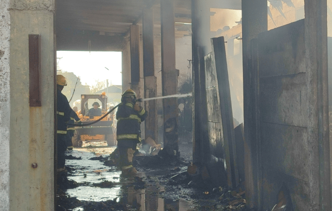 Incendio en dos depósitos de reciclaje en Las Perdices y Dalmacio Vélez en menos de 48 horas