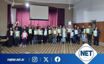 Vecinos de Dalmacio Vélez recibieron las escrituras de sus viviendas construidas por Cáritas hace 10 años