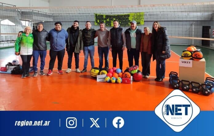 General Cabrera fortalece el deporte con entrega de elementos a escuelas municipales