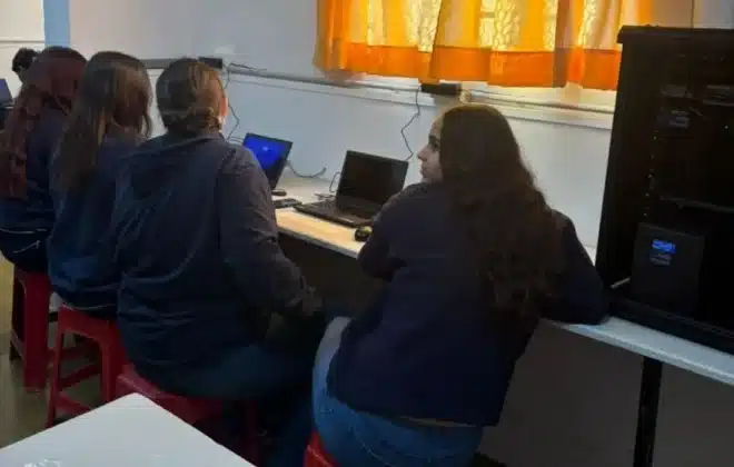 Ya funciona la red WiFi y el nuevo gabinete de computación en el IPPFA de Las Perdices